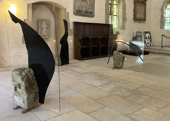 Offen … bin ich da? | Claudia Thorban, Gottesackerkapelle Crailsheim, 27. Juni – 31. August 2025, Eine Veranstaltung des Stadtarchivs Crailsheim.